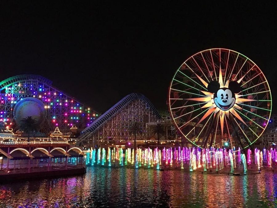 Mickeys Fun Wheel at night.
source:https://www.tripadvisor.com/ThemePark-g29092-d8428131-Disneyland-Anaheim_California.html