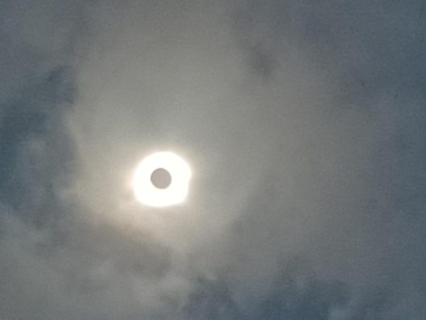 A photo of the eclipse in totality.